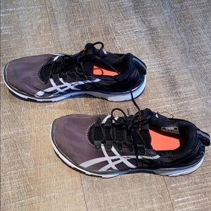 USED! Fair Condition! ASICS training sneaker!